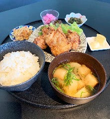 トモのカラアゲランチ