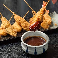 タレ、塩にもこだわってご提供。 ソースも自家製です。