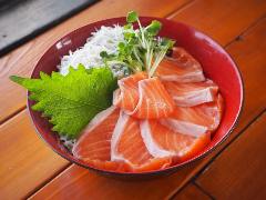 魚〇 朝採れ鮮魚の海鮮丼 ‐KAMAKURA‐ 