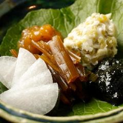 【天城わさび漬け盛り合わせ】 わさび味噌・海苔・茎わさびなど