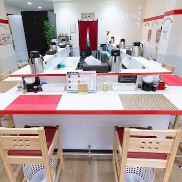 宮崎辛麺屋 一輪 関東本店_広々快適なカウンター席