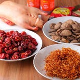 四川唐辛子や中国山椒など本場中国産のスパイスを使用してます。