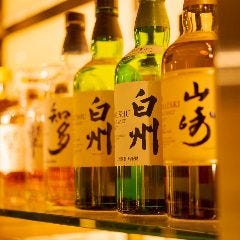 レアな銘柄を中心に約200種類常備!知識の豊富なアドバイザーも