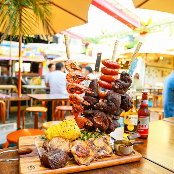3時間飲み放題 自らカット 本格ブラジル料理13品 5種のシュラスコ食べ放題コース 3 500円の詳細 屋上ビアガーデン q 食べ放題 天空ラウンジ 新宿東口 新宿 バーベキュー ぐるなび