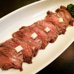 ある日の【肉料理】　国産黒毛和牛のローストビーフ