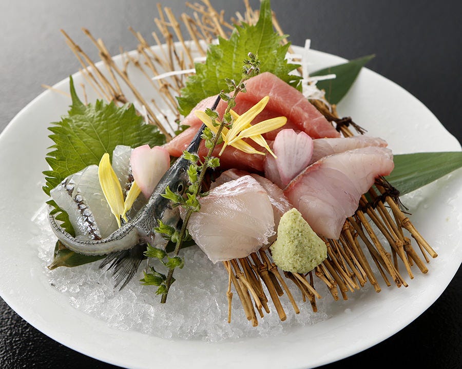 お刺身や天ぷらを組み込んだ
ご膳料理も2,000円からご用意