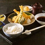 サクサクの海老と海鮮、旬のお野菜の天ぷら定食