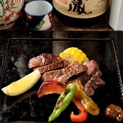 香ばしく、素材の旨みを閉じ込め焼き上げる備長炭の炭火焼料理