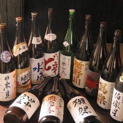 オーナーが厳選吟味して仕入れる全国各地の日本酒をどうぞ