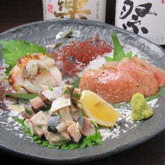 三陸産の新鮮な海の幸を彩り鮮やかに盛り合わせました