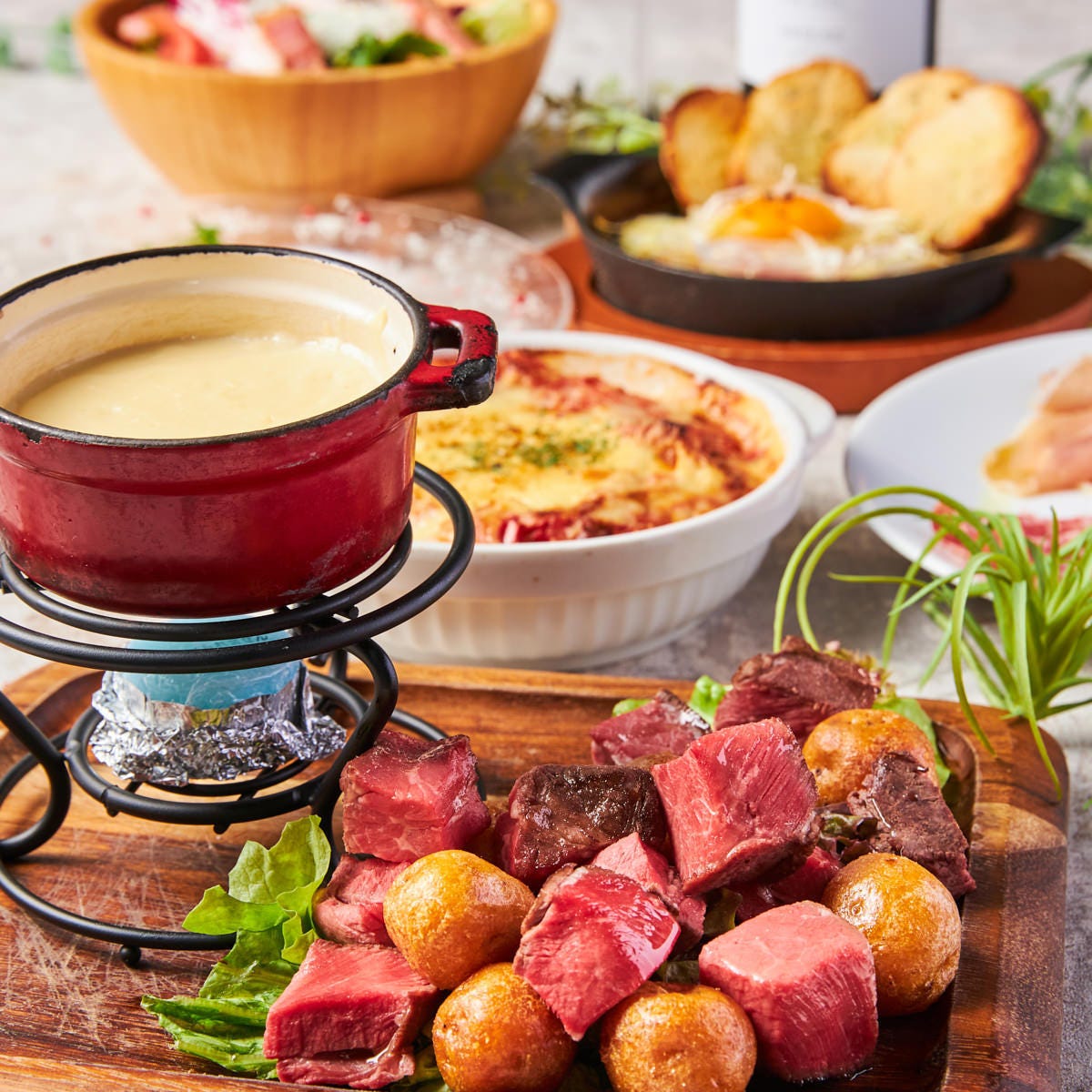 Carne 肉好き必見 ミートフォンデュ 贅沢肉 チーズ料理 2時間飲み放題 8品4000円の詳細 肉バル ラクレットチーズ Aburi あぶり 新橋店 新橋 イタリアン イタリア料理 ぐるなび