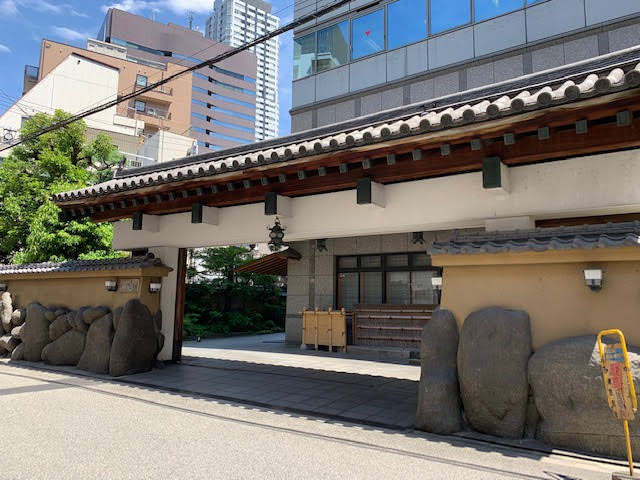 創業百有余年、大阪を代表する天ぷら料亭でございます。