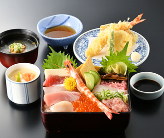旬魚 左阿彌 名鉄百貨店 メニュー 海鮮ちらし重 中トロ入り ぐるなび