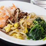 【ナムル】
食欲そそる定番の韓国家庭料理を自家製で