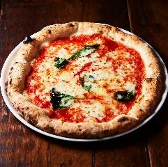 イタリアの国旗の色を表した王道ピザ！！スタッフイチオシ！
