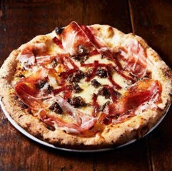 ピザの他、前菜からメイン料理まで、存分にお楽しみいただけます