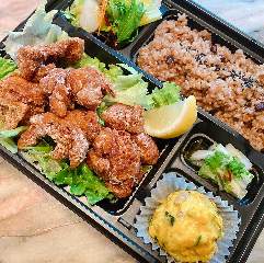 ■国産有田鶏の唐揚げ、酵素玄米弁当