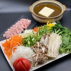 ■季節野菜と美桜鶏のしゃぶしゃぶ鍋　トマトと昆布の出汁