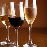 【ハッピーワインセット】
赤・白・スパークリングワインを各1杯ずつ、計3杯楽しめるセットメニュー