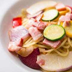 朝採れ旬野菜とブランド豚「高座豚」を使用した数量限定メニュー