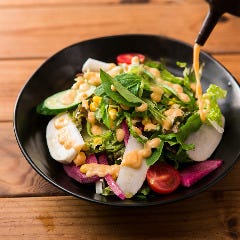 こだわりの自家製ドレッシングで新鮮な三浦野菜を召し上がれ♪