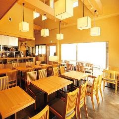 ランチタイムにもお酒はいかがでしょうか。