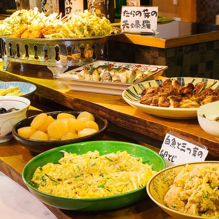 平日おばんざいランチバイキング】毎日開催！手作り料理をずらりと約50