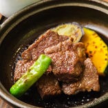 「さいころステーキ」肉汁たっぷりの厳選和牛