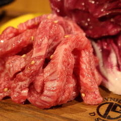 YAKINIKU＆WINE TO‐KA HANARE_炙り極上ユッケ（A5メス牛サーロイン）