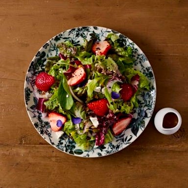 Butter 横浜ベイクォーター店_苺のデトックスサラダ