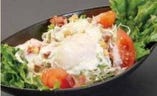 水菜と温玉のシーザーサラダ