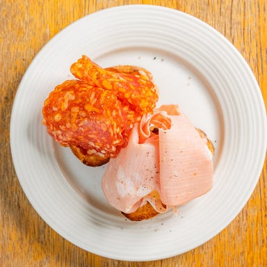 BARBARESCO 37_サラミとモルタデッラのクロスティーニ