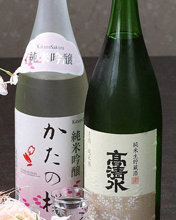 日本酒や焼酎からワインまで幅広くご用意。