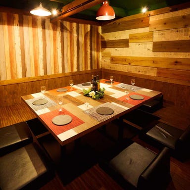 個室 もつ鍋と串と肉寿司 KUSHIEMON串笑門 刈谷店 店内の画像
