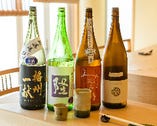 日本酒は、定番の5種と、店主が気に入った季節の酒を5種用意。