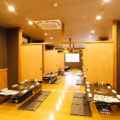 パーテーション仕切りの店内は最大64名様までご利用いただけます