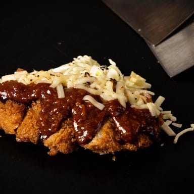 食べ飲み放題 鉄板焼き酒場 だしや 大森東口店_鉄板とん勝 デミチーズソース