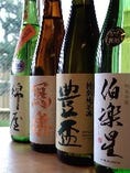 吟味した味わいの日本酒を、各種揃えております。