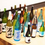 日本酒も全国各地から厳選したものを常時10種類ほど取り揃え