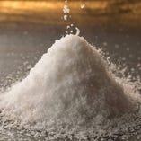 トルコ産の500万年前の塩を使用
