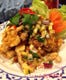 タイ本場の料理の品々ソフトシェルクラブのサラダ