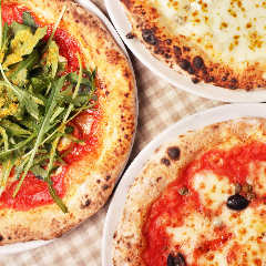 自慢のピッツァは10種超え！定番から季節の味まで。