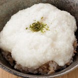 牛タンで有名な仙台では、お肉と一緒にほかほかの麦入りご飯＆とろろを食べるのが定番