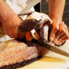 空輸で届いたばかりの鮮魚 刺し身で、煮物で、焼物でと様々に