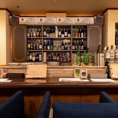 道産食材Diningビストロfun_店主との会話や調理の音を楽しむ特等席。お一人様でも気兼ねなく過ごせる空間です。