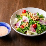 【三浦地野菜サラダ】シャキシャキの新鮮野菜をふんだんに使用