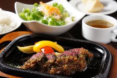 サラダ・スープ・ライスorパン・ドリンクバー(平日)付です