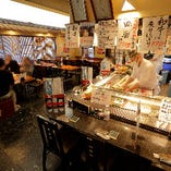 活気溢れる店内で江戸前寿司に舌鼓！
