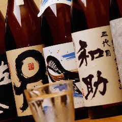 常時10種類以上！全国の日本酒を取り揃え！