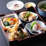 ランチ【松花堂弁当】四季折々の味を気軽に堪能。お昼のご宴会にもぜひ ※要予約